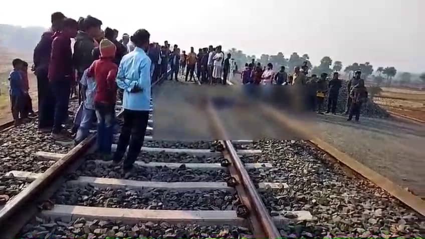 जलालत के बाद गोड्डा कॉलेज के कलर्क ने ट्रेन के सामने कूदकर दे दी जान ! जिम्मेवार कौन?