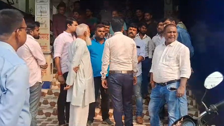 गोपालगंज : धनतेरस से पहले ज्वेलरी शॉप में लूट की कोशिश, दिन दहाड़े ताबड़तोड़ चली गोलियां, लोगों में दहशत