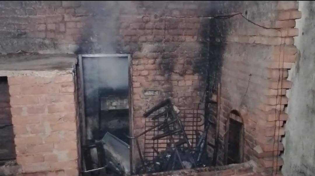जमशेदपुर:दीपावली के दीये से घर में लगी आग, लाखों का सामान जलकर खाक