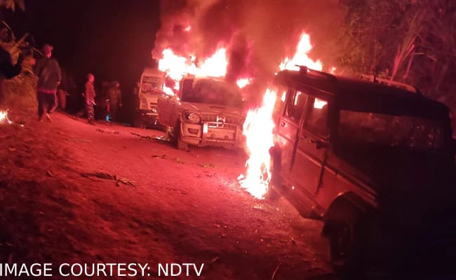 सुरक्षा बलों की फ़ायरिंग में 13 लोगों की मौत से नागालैंड में बवाल, गुस्साये गांव वालों ने फूंकी सुरक्षा बलों की गाड़ियां