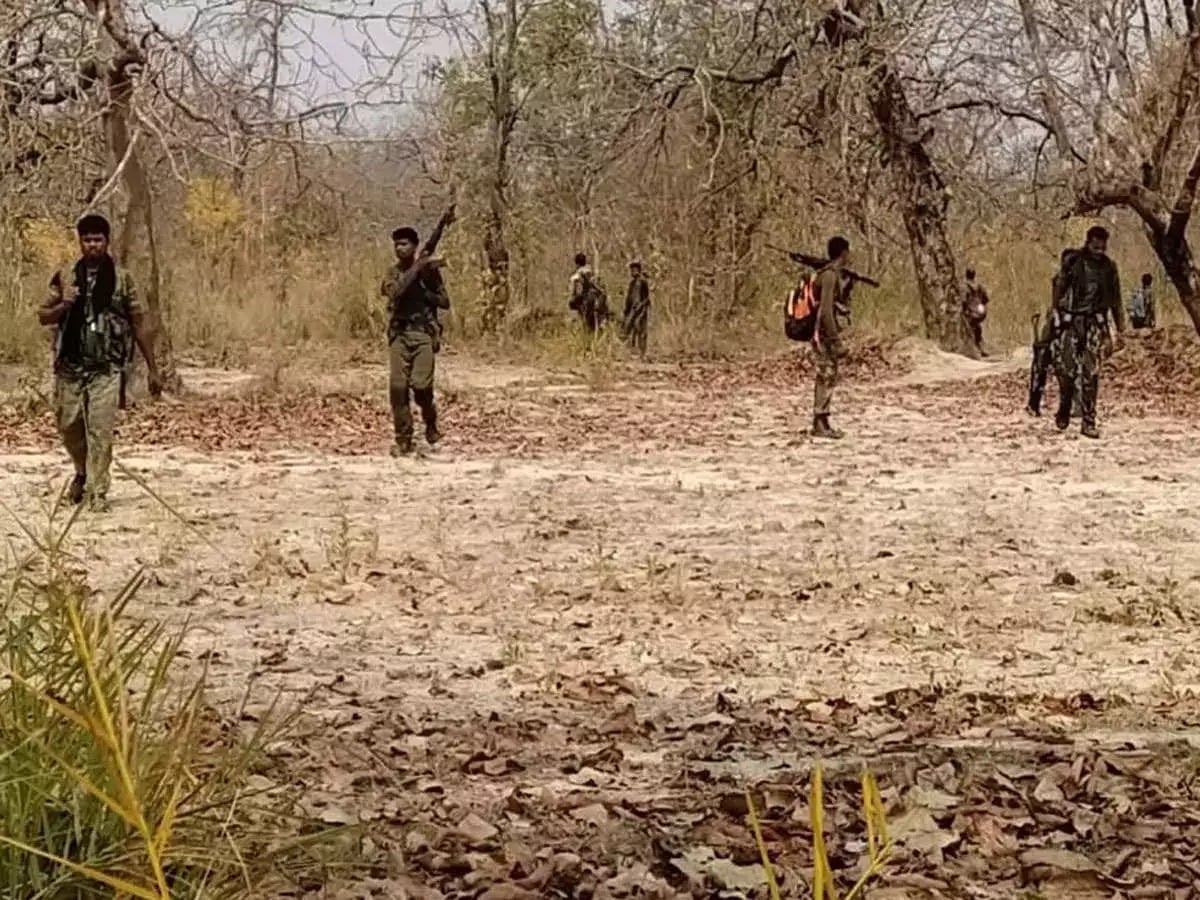 Big breaking- चाईबासा में नक्सली हमला, एक जवान शहीद और तीन घायल
