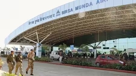 बिरसा मुंडा एयरपोर्ट पर गांजे के साथ पकड़ाया यात्री, पुलिस ने किया गिरफ्तार