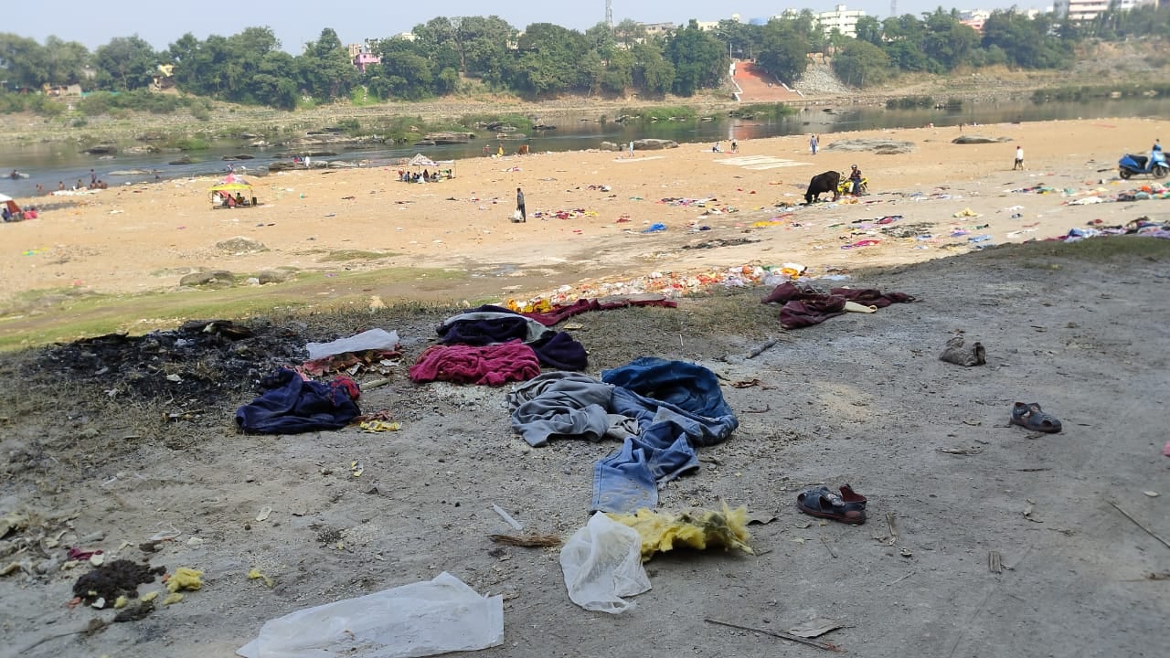 क्लीन सिटी जमशेदपुर पर लगा कचरे का ग्रहण! पर्व-त्यौहार खत्म होने के बाद भी नहीं हुई नदियों की सफाई, पढ़ें क्यों अदासीन है जेएनएसी