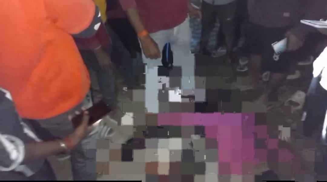 दर्दनाक सड़क हादसा: सड़क किनारे खड़े गन्ना लदे ट्रक में बाईक ने मारी टक्कर, मौके पर तीन की मौत, पढ़ें विस्तार से
