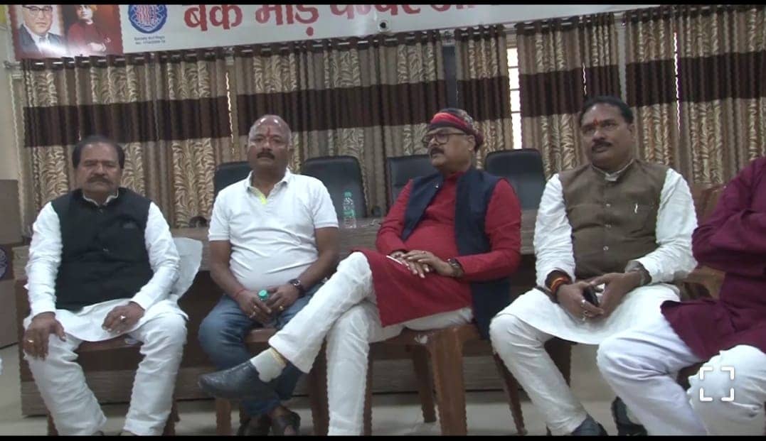 सांसद और विधायक से अशोक सिंह का सवाल -सत्याग्रह में तो आये नहीं और कस रहे हैं तंज