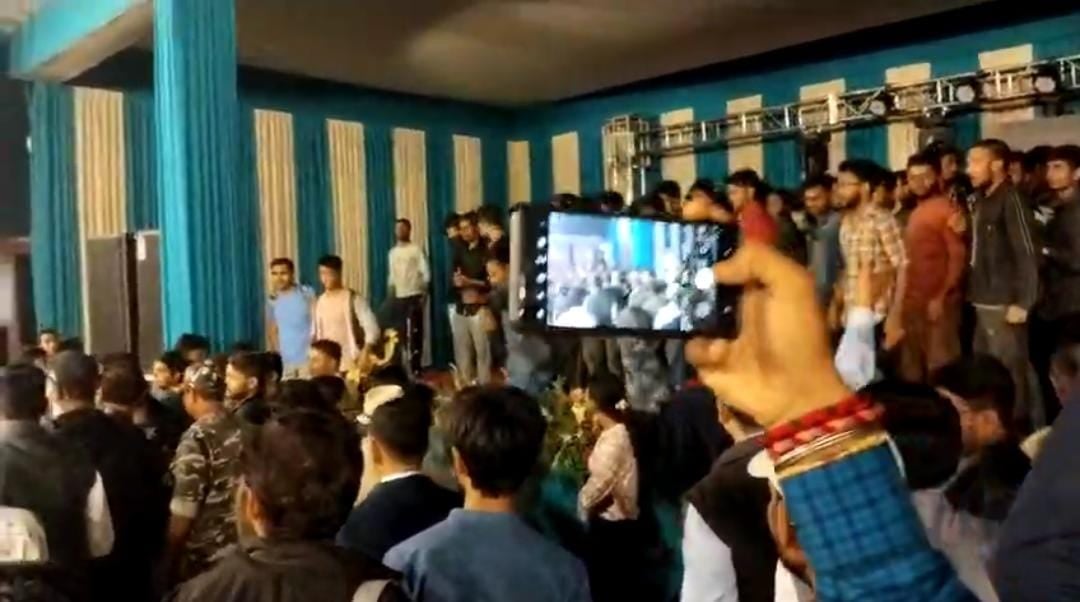 छात्र की मौत को लेकर अस्पताल में छात्रों का हड़ताल जारी, ओपीडी सेवा बंद होने से मरीजों को हो रही है परेशानी, पढ़ें क्या है छात्र की मौत की वजह