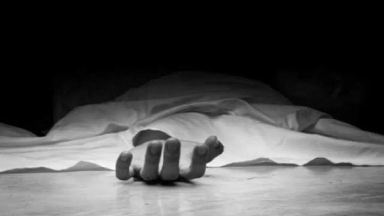 फ्लाईओवर के पास युवक का शव बरामद, नहीं हो सकी पहचान, हत्या की आशंका
