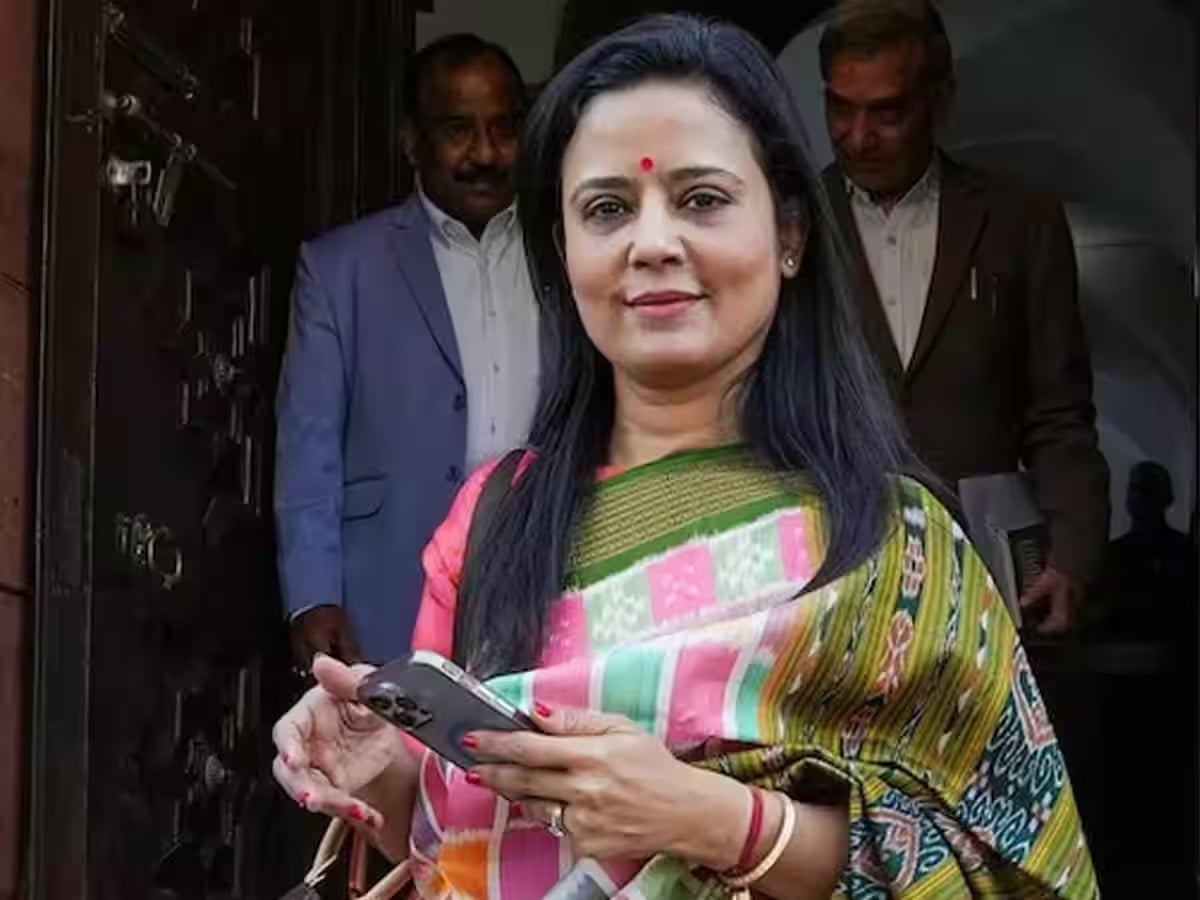 कैश फॉर क्वेश्चन मामले में महुआ मोइत्रा का पलटवार, ''मुझे तो निष्कासित कर दिया, लेकिन मिस्टर अदानी के 13 हज़ार करोड़ घोटाले का क्या होगा?''