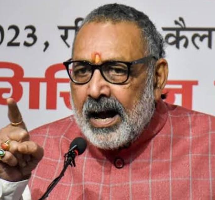 बेगूसराय पहुंचे मंत्री गिरिराज सिंह, नीतीश कुमार और कांग्रेस पर जमकर बोला हमला, सीएम रेड्डी को दी ये चुनौती