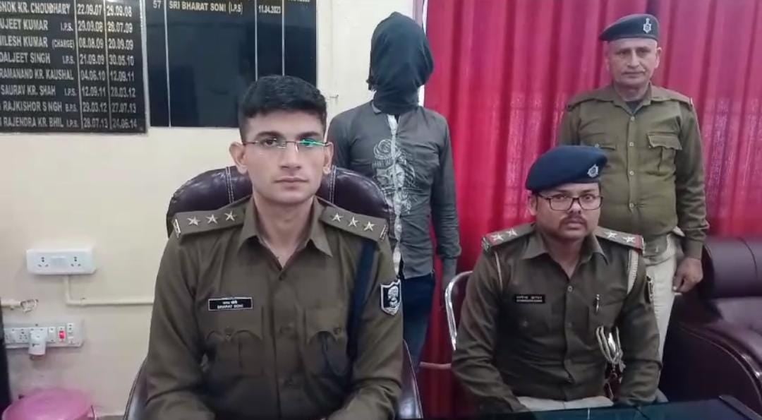बाढ़: पुलिस के हत्शे चढ़ा दियारा का कुख्यात बदमाश, देसी कट्टा और पांच जिंदा कारतूस बरामद, पढ़ें कौन है गंगा महतो
