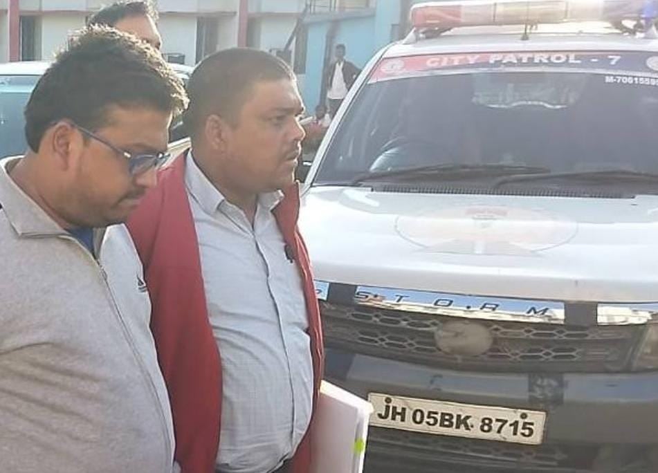 जमशेदपुर:बड़े नेता का पैसा हवाला के जरीये दुबई में खपाता था विक्की भोलोटिया, इनकम टैक्स की टीम ने भेजा जेल, जांच हुई तो फंसेगी और बड़ी मछलियां