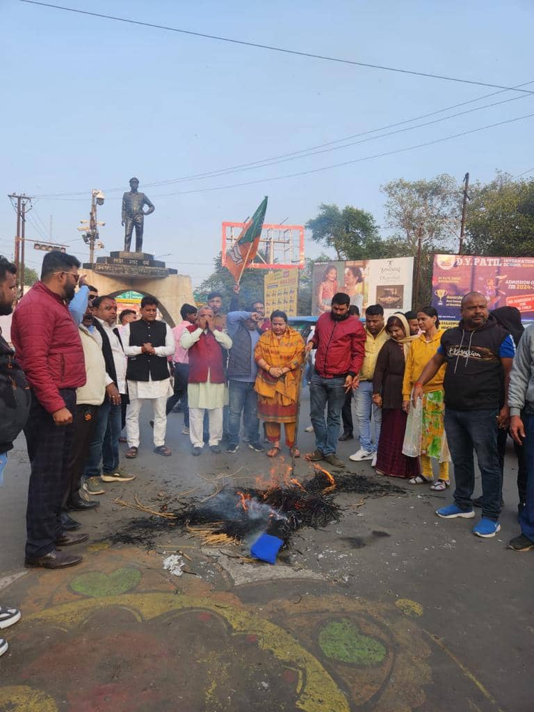 भाजयुमो ने झारखंड सरकार को कठघरे में खड़ा कर किया पुतला दहन, जानिए क्या कहा