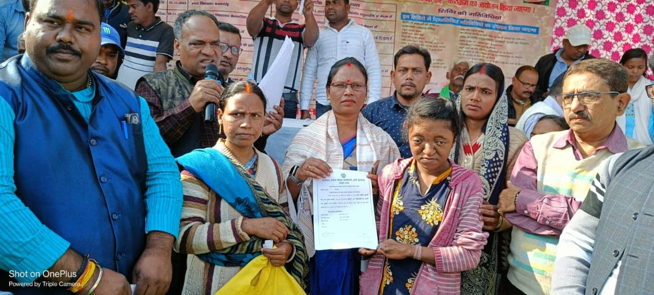 वरीय पदाधिकारी कर रहे शिविर की निगरानी, टुंडी के स्वयं सहायता समूह को मिला 6 लाख 80 हजार का ऋण