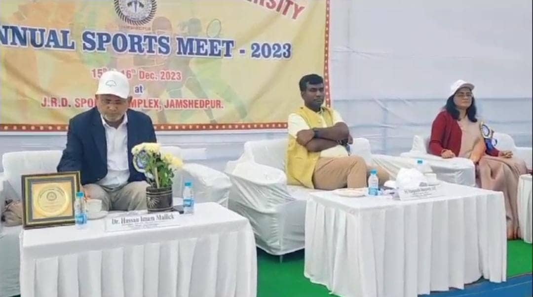 जमशेदपुर महिला विश्वविद्यालय की ओर से खेलकूद प्रतियोगिता का आयोजन, मुख्य अतिथि डीसी मंजूनाथ भजंत्री ने बढ़ाया छात्राओं का हौसला