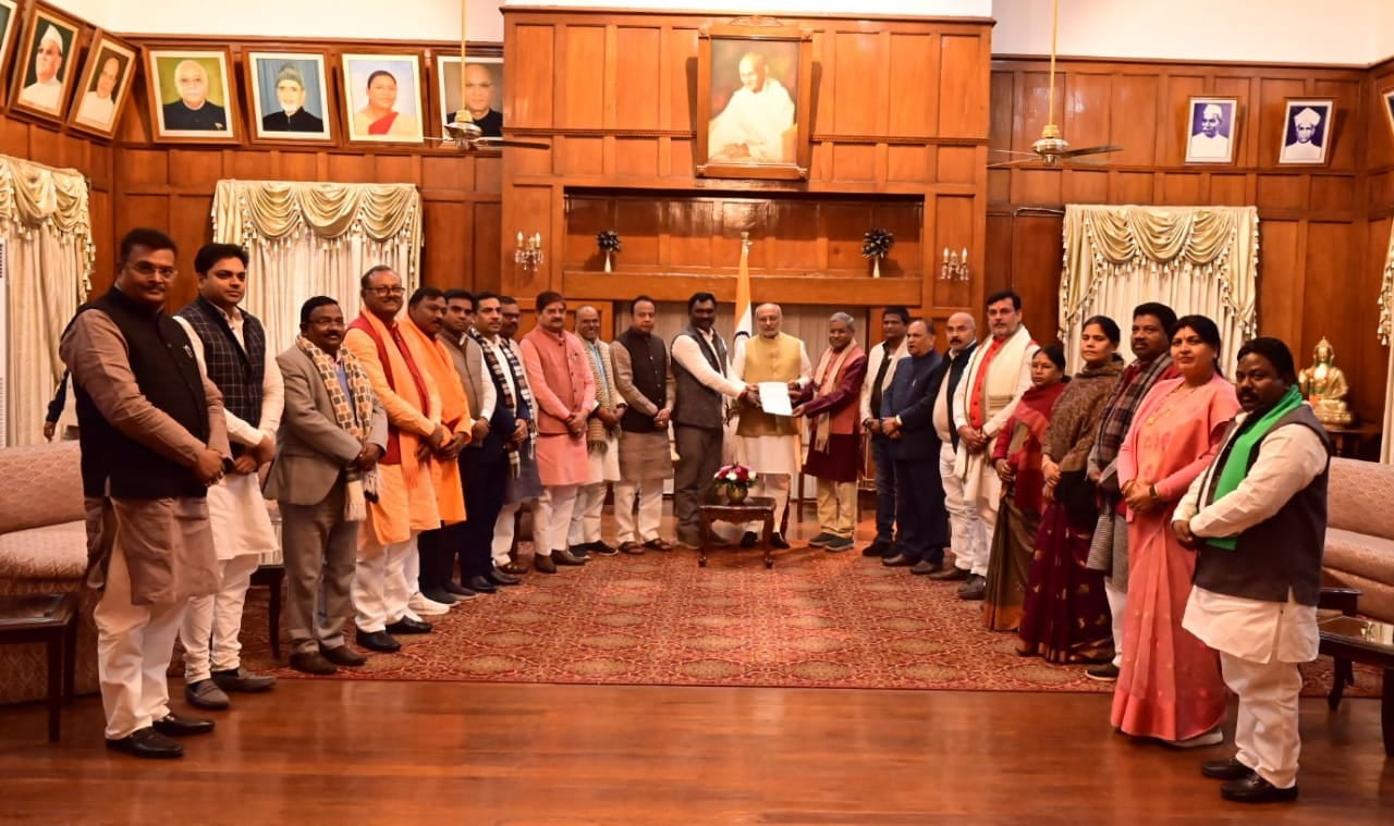 विधानसभा में हंगामे के बाद अब राज्यपाल से हेमंत सरकार की बर्खास्तगी की मांग! भाजपा ने दोहराया द्वेष में काम कर रही सरकार