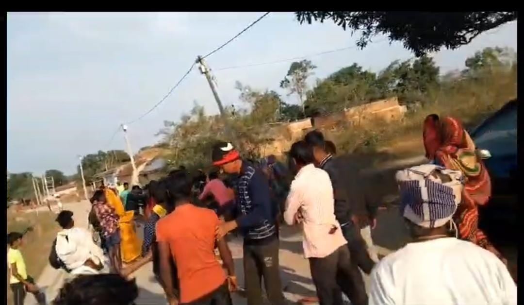बोकारो:उन्नत ग्राम में हुई गड़बड़ी की जांच करने आई टीम के साथ अभद्र व्यवहार,पढ़ें क्यों शिकायतकर्ता और ग्रामीणों में हुई मारपीट