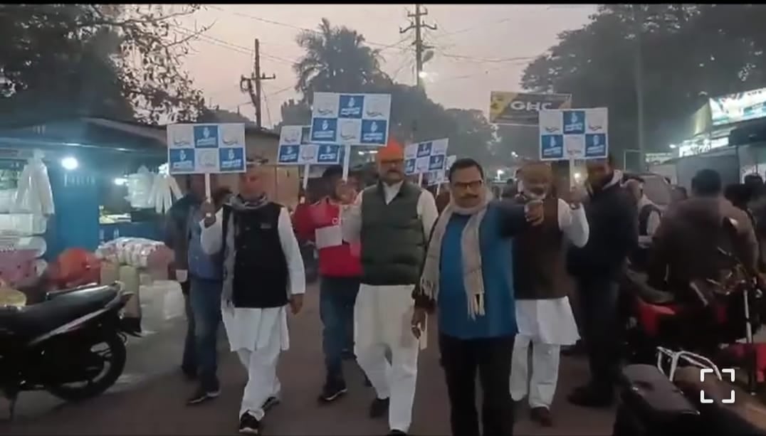 अशोक सिंह की अगुवाई में कांग्रेसी पहुंचे सिंदरी, "डोनेट फॉर देश" के लिए मांगा सहयोग