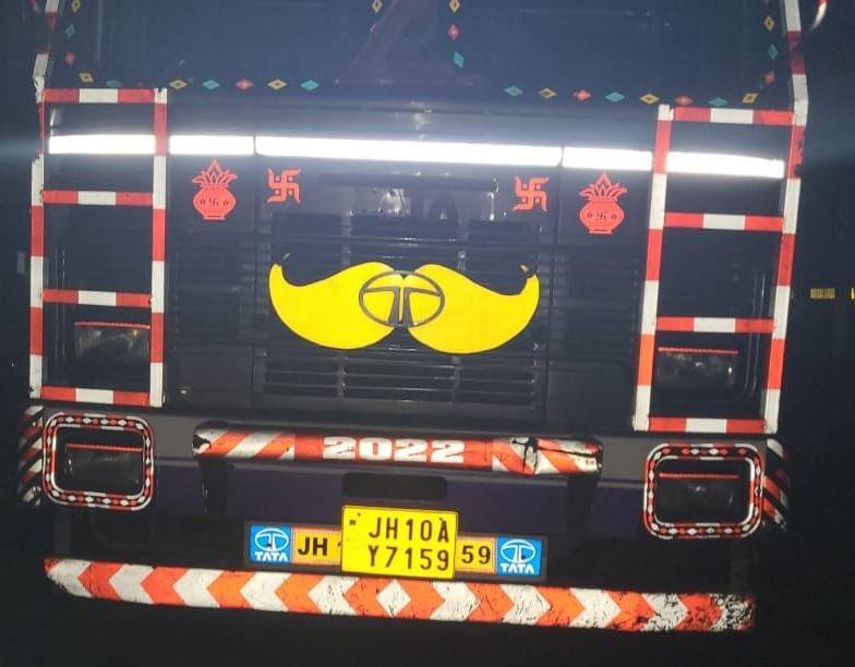 DHANBAD: कोयला तस्करों को घुटने पर लाने के लिए ताबड़तोड़ छापेमारी, तीन दिनों में 70 से अधिक ट्रक जब्त