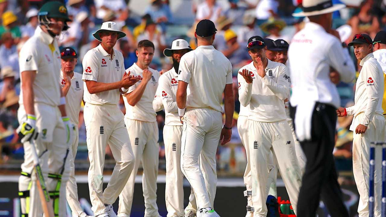 पहले एशेज में ऑस्ट्रेलिया का दबदबा, दूसरी पारी में गिरे इंग्लैंड के शुरुआती विकेट