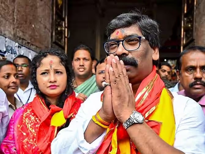 इस्तीफे की खबरें खारिज! सियासी कफन ओढ़ सीएम हेमंत ने किया जंगे मैदान में कूदने का एलान