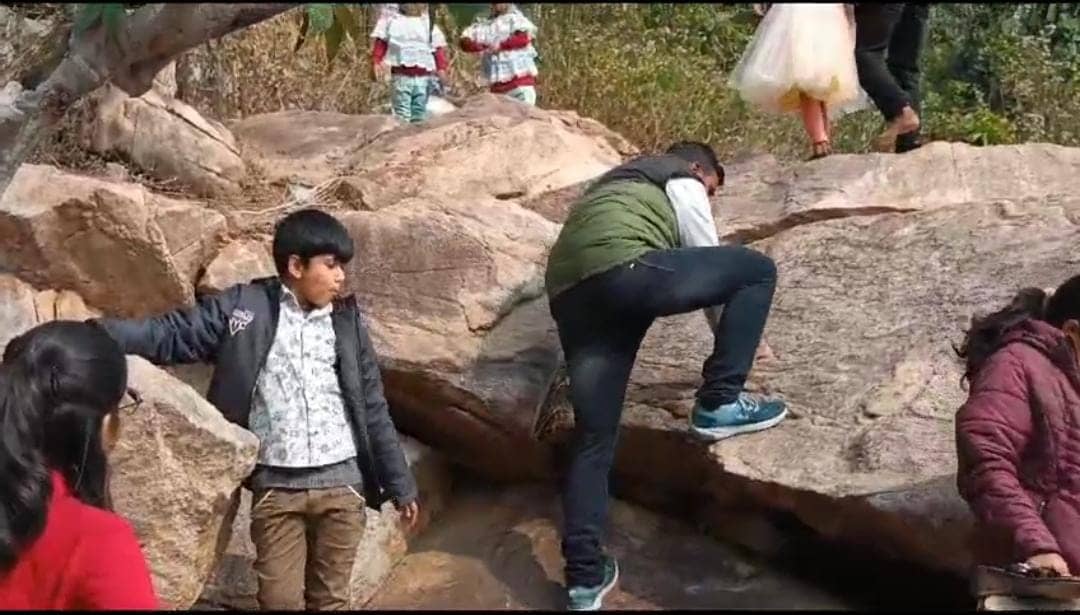 गुमला:खूबसूरत और रोमांचक होने के बाद भी विकास की राह जोह रहा कई पर्यटक स्थल, सरकारी उदासीनता से लोगों का जश्न होता है किरकिरा