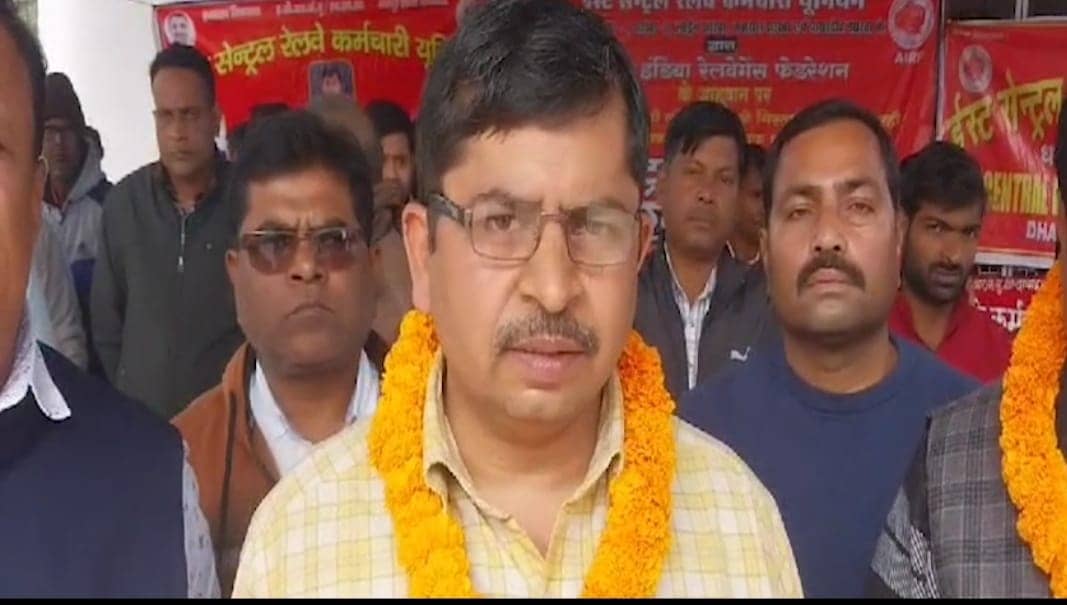 आंदोलन पर रेलकर्मी :पेंशन बुढ़ापे की लाठी है ,नहीं मिलेगा तो होगा बड़ा आंदोलन