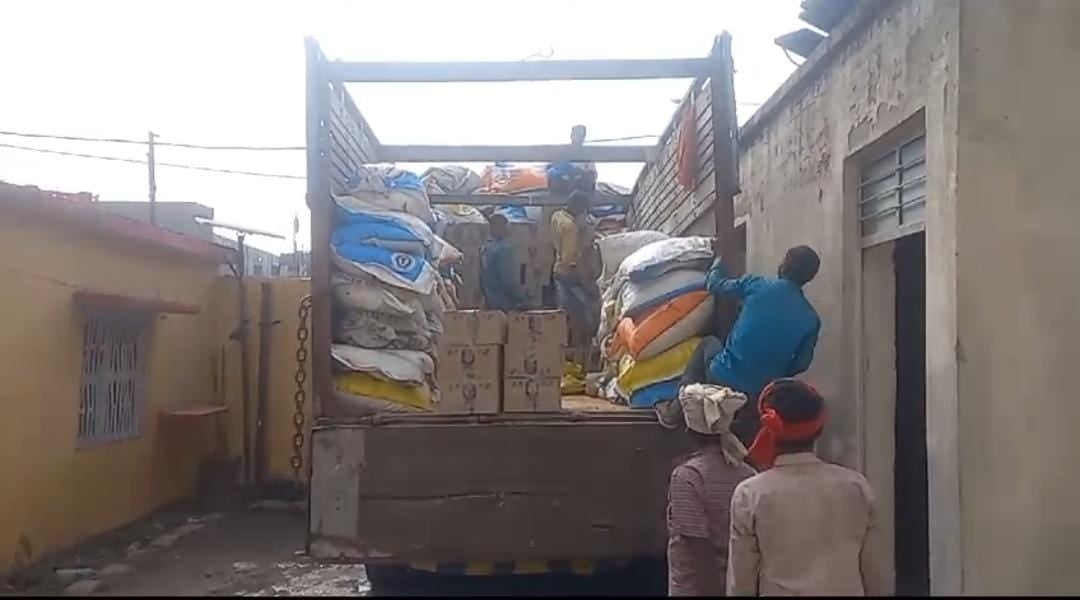 कैमूर में सवा करोड़ की शराब जब्त, धान की भूसी में छिपाकर की जा रही थी तस्करी, दो चालक गिरफ्तार