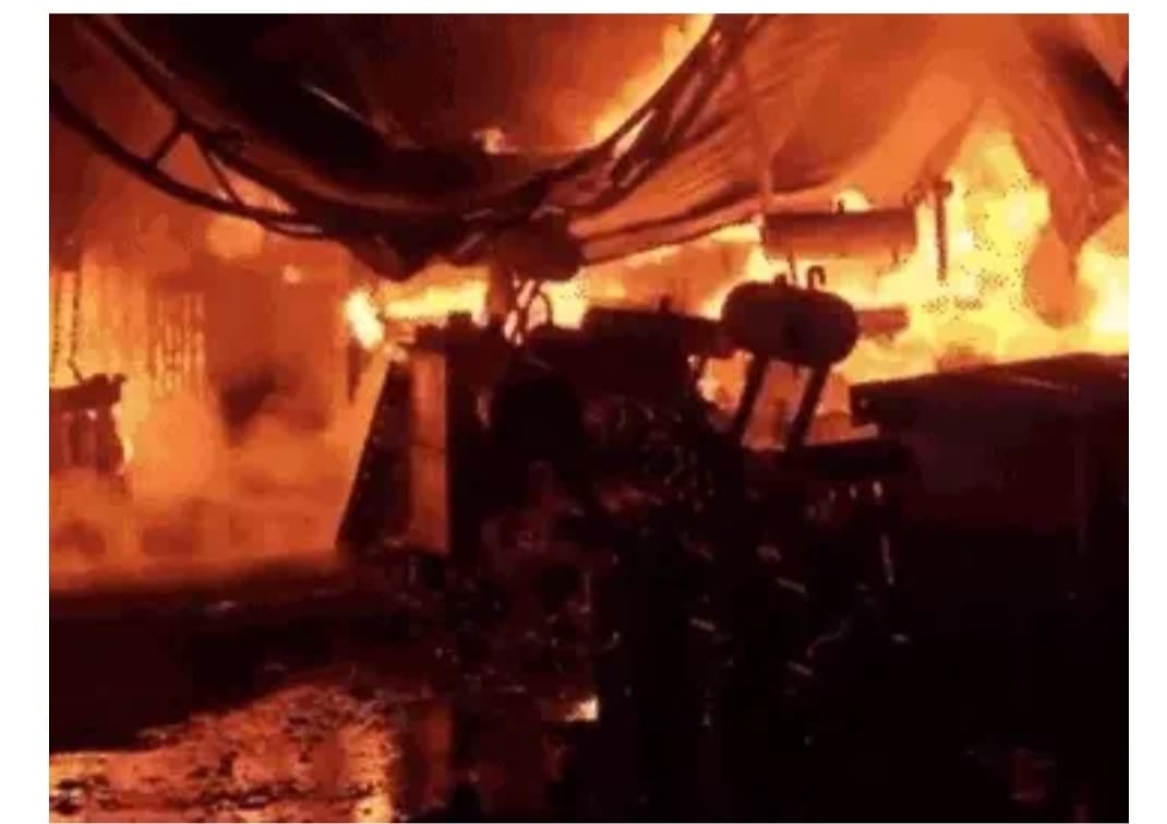धनबाद में एक बार फिर आग ने मचाया कोहराम, काबू पाने में दमकल की दस गाड़ियों के घंटों छूटे पसीने