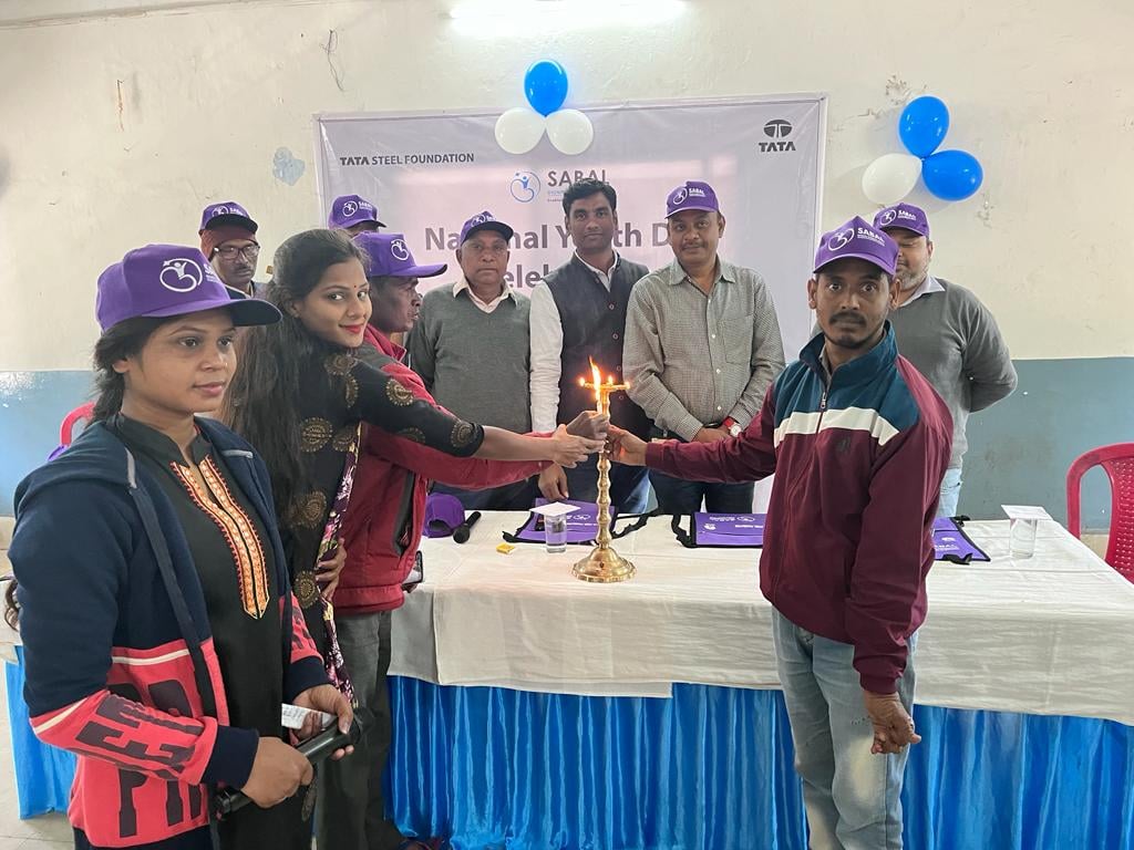 युवा दिवस : स्वामी विवेकानन्द के विचार और सिद्धांत पर चले युवा
