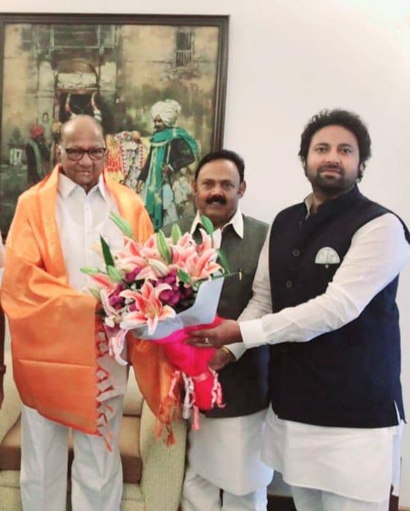 दिव्यांग बच्चों के साथ केक काटकर एनसीपी विधायक ने मनाया शरद पवार का 81वाँ जन्मदिन.