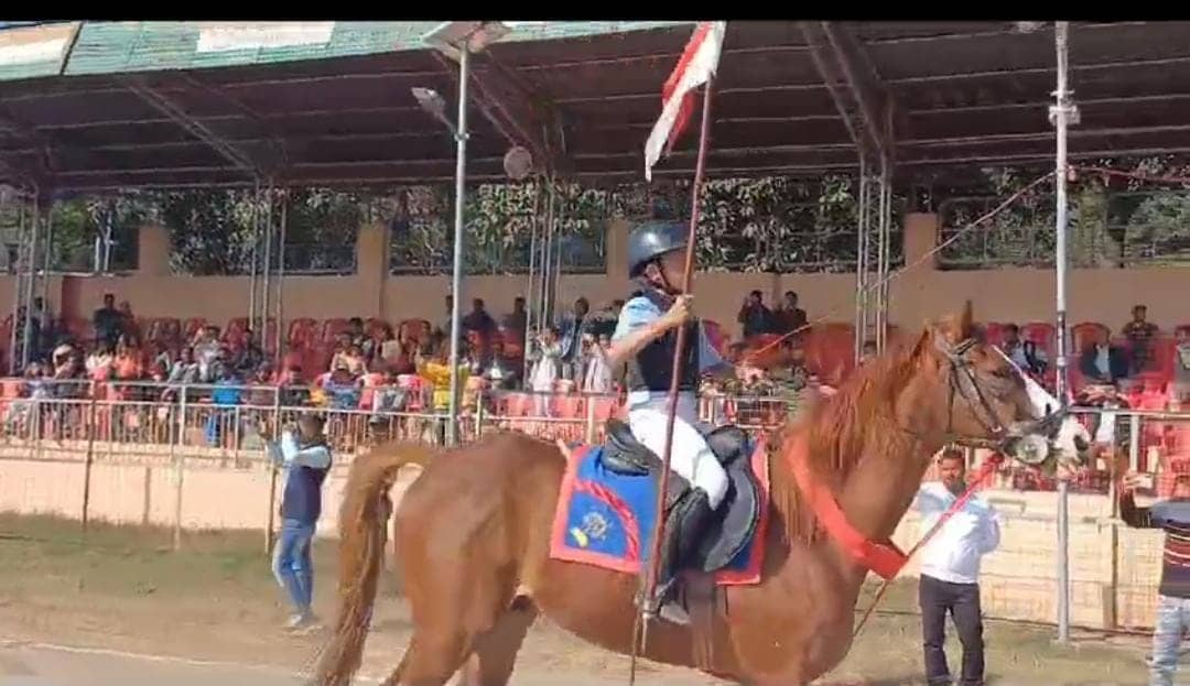 गुमला:पहली बार गणतंत्र दिवस के पासिंग परेड में शामिल हुए घोड़े, लोगों में दिखा उत्साह