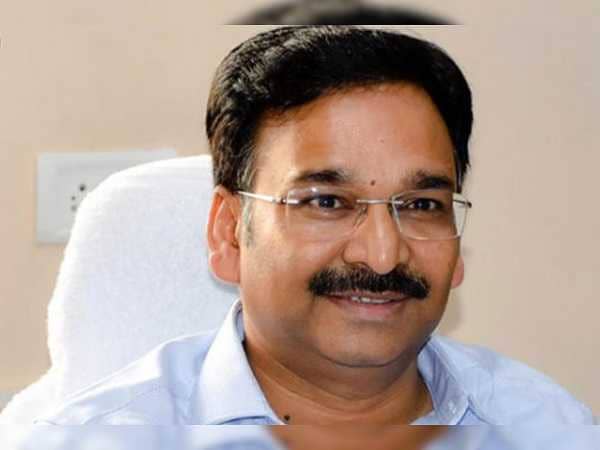 Big Breaking: हेमंत के गिरफ्तार होते ही सकते में ब्यूरोक्रेसी! सीएम के सचिव आईएएस विनय कुमार चौबे ने अपने सभी पदों से दिया इस्तीफा