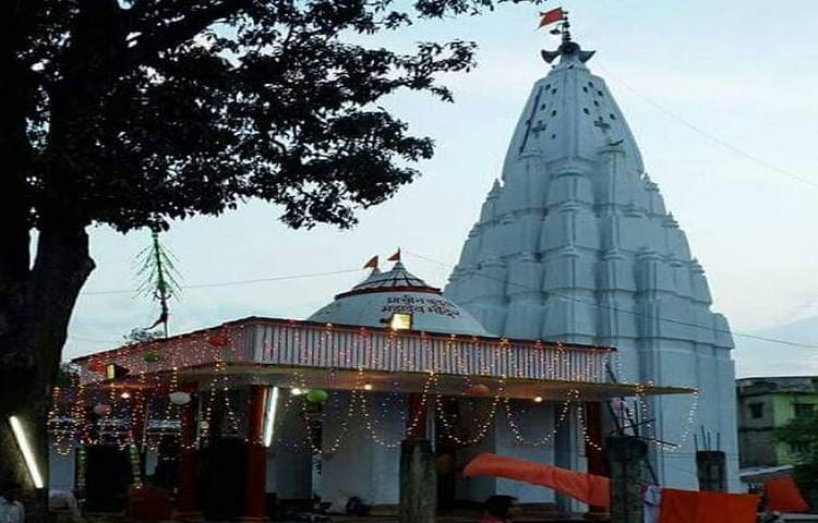 100 साल पुराने बुढ़वा महादेव मंदिर के पीपल पेड़ के खोह में है शिवलिंग