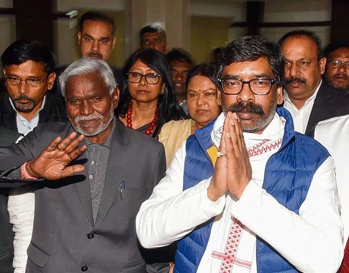 हर घर में हेमंत, हर गली में दिशोम गुरु! शपथ ग्रहण के बाद फुल फॉर्म में चंपई! कहा जो 1932 की बात करेगा वही झारखंड पर राज करेगा