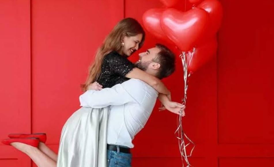 Valentine's Day: क्यों 14 फरवरी को ही मनाया जाता है वैलेंटाइन डे, कितना पुराना है इसका इतिहास, यहां से लें पूरी जानकारी