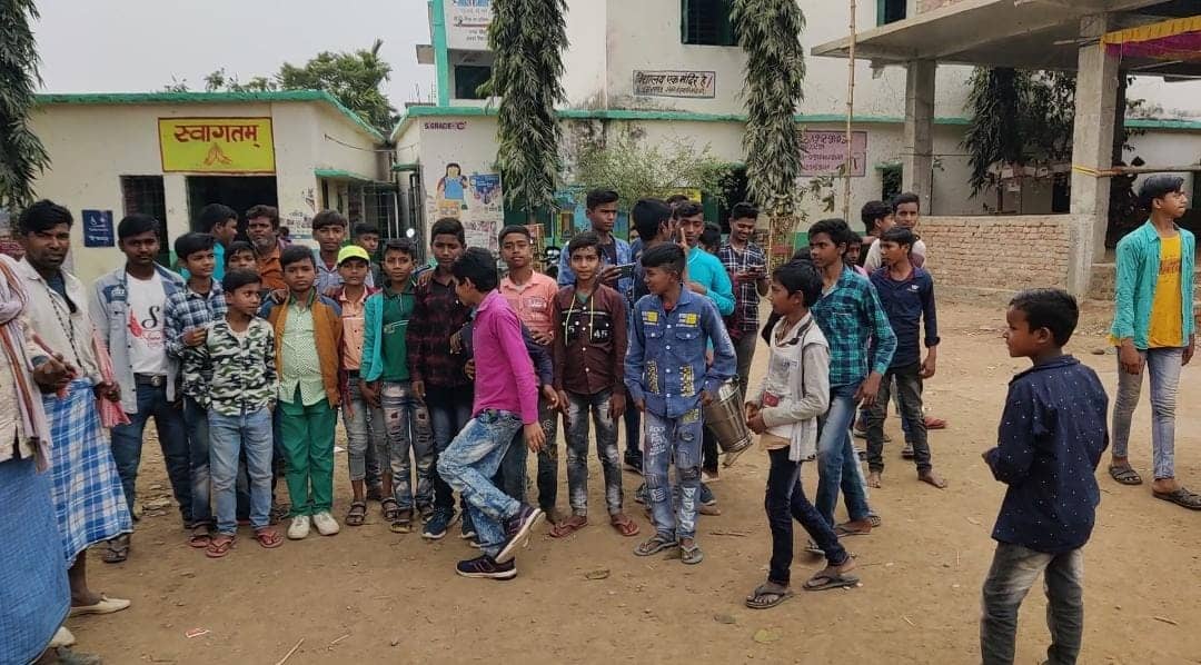 साहिबगंज: विद्यालय में सरस्वती पूजा नहीं होने पर छात्राओं ने किया हंगामा, शिक्षकों पर लगाया कई आरोप, जानिए पूरा मामला