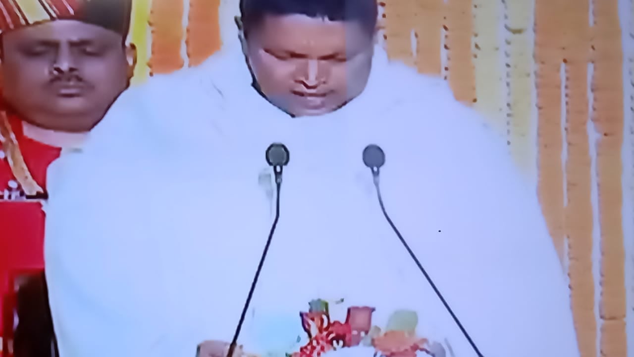 Big Breaking : चंपाई मंत्रिमंडल का हुआ विस्तार... बसंत सोरेन, बादल, बन्ना, दीपक, रामेश्वर, मिथिलेश ने ली मंत्री पद की शपथ