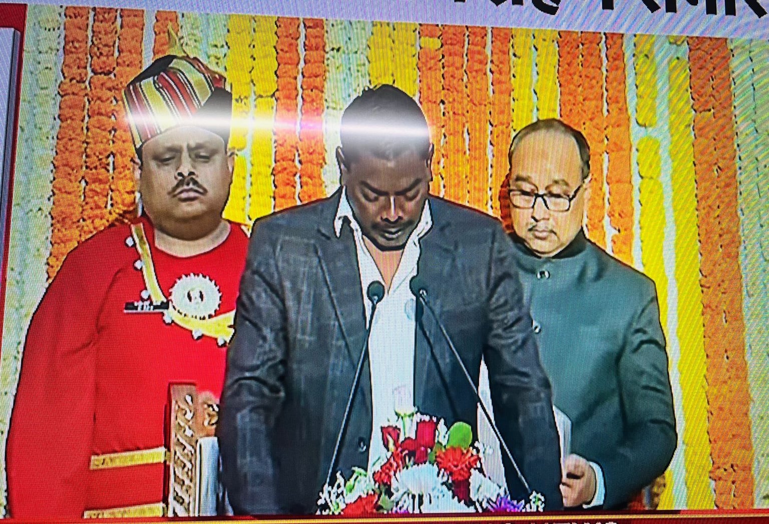 Jharkhand politic- कैबिनेट का हुआ विस्तार, लेकिन अभी भी छिड़ा है रार! विधायक भूषण बाड़ा तिर्की का दावा खेल तो अभी शुरु हुआ है, संकट में चंपाई सरकार