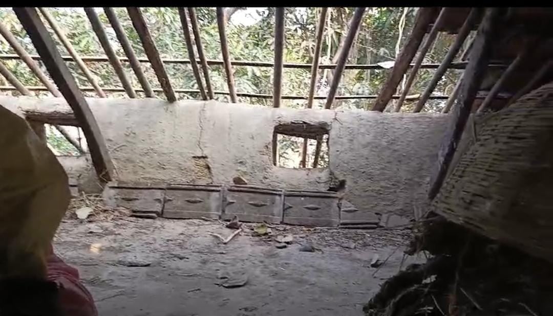 प्रदेश सरकार का ड्रीम प्रोजेक्ट अबुआ आवास योजना कटघड़े में! सरकारी सिस्टम में हो रहे गड़बड़झाला से ग्रामीण परेशान