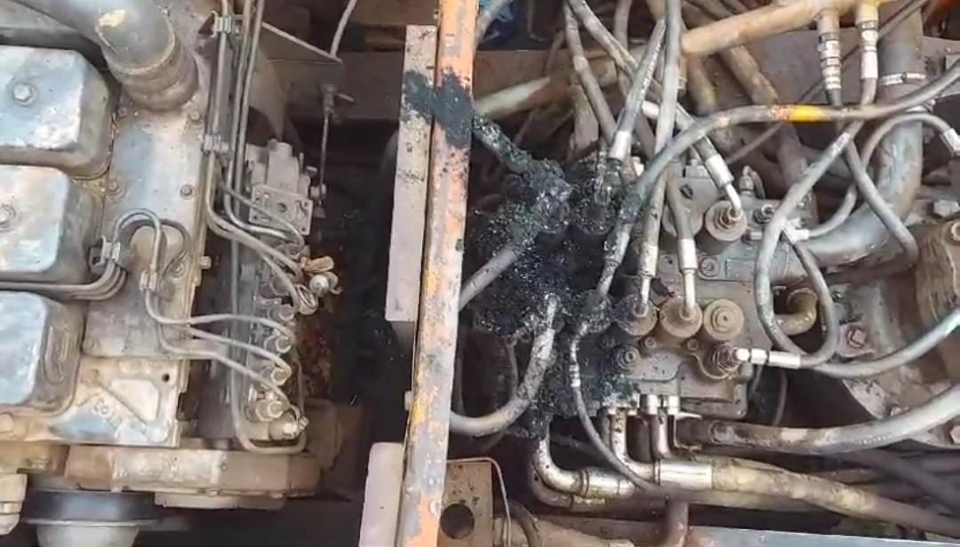 Big Breaking:चाईबासा में PLFI उग्रवादियों का हमला , ठेका कंपनी के पोकलेन में लगाया आग, लेवी से जुड़ा हो सकता है मामला