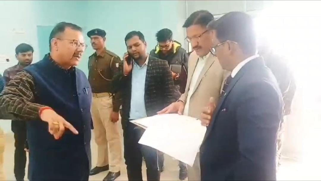 कभी भी बज सकता है लोकसभा चुनाव का बिगुल! चुनाव को लेकर देवघर जिला प्रशासन तैयार, डीसी ने किया डिस्पैच रूम का निरीक्षण