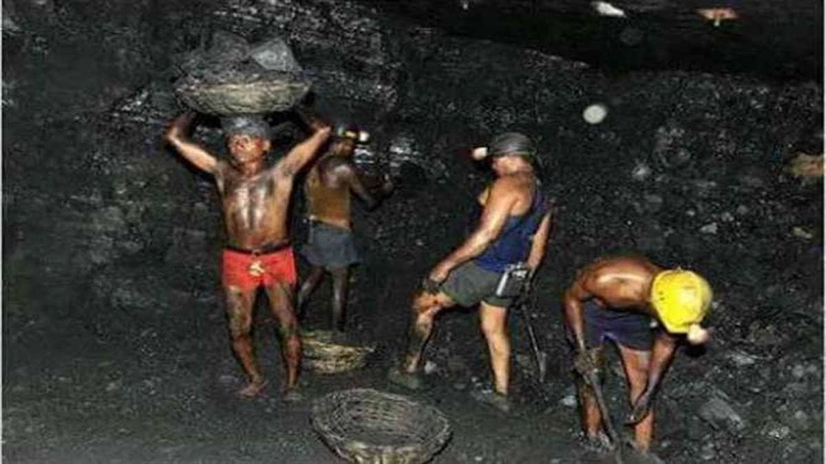 धनबाद:कोयलाकर्मियों को लगा जोर का झटका धीरे से,भविष्य निधि पर ब्याज दर में इस वर्ष भी नहीं होगी कोई वृद्धि,जानिए बैठक में और क्या-क्या उठे सवाल