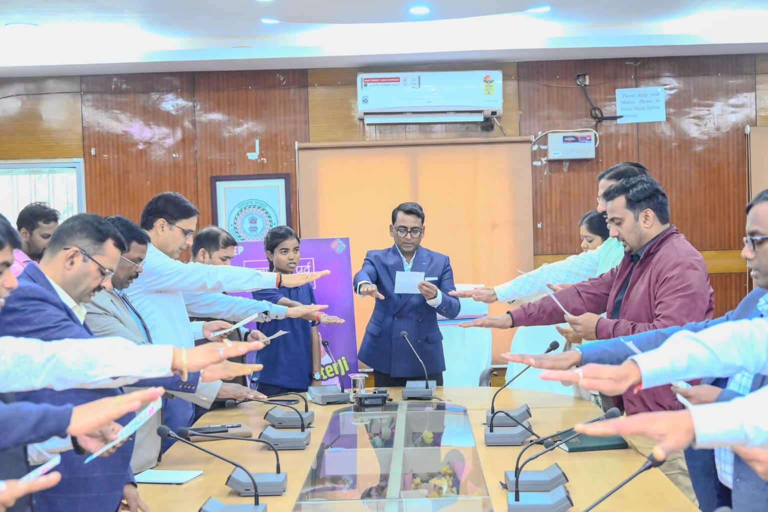 लोकसभा चुनाव में शत प्रतिशत मतदान सुनिश्चित कराने के लिए प्रशासन ने अभी से कसी कमर,सभी विभाग अब सोशल मीडिया से लोगो को करेंगे जागरूक