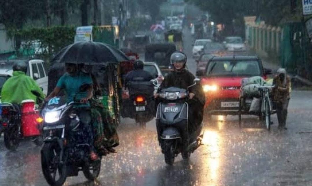 Jharkhand weather: झारखंड के कई जिलों में हुई झमाझम बारिश से गिरा पारा, पढ़ें अगले दो दिनों तक कैसा रहेगा मौसम का मिजाज