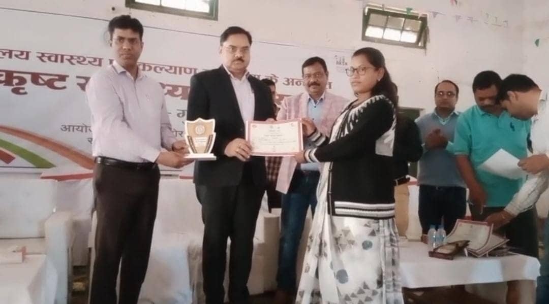 गुमला में उत्कृष्ट स्वास्थ्य आरोग्य दूत सम्मान समारोह का आयोजन, शिक्षकों को शिल्ड और प्रशस्ती पत्र देकर किया गया सम्मानित