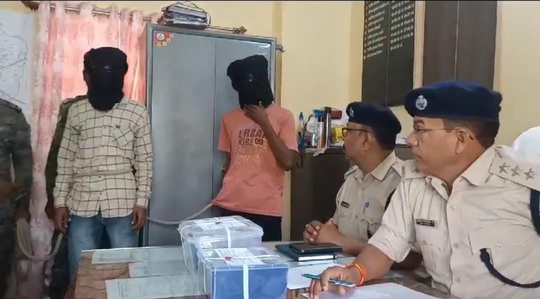 गुमला पुलिस ने दो अपराधियों को हथियार के साथ किया गिरफ्तार, पढ़ें किस आपराधिक वारदात को अंजाम देने के फिराक में थे बदमाश