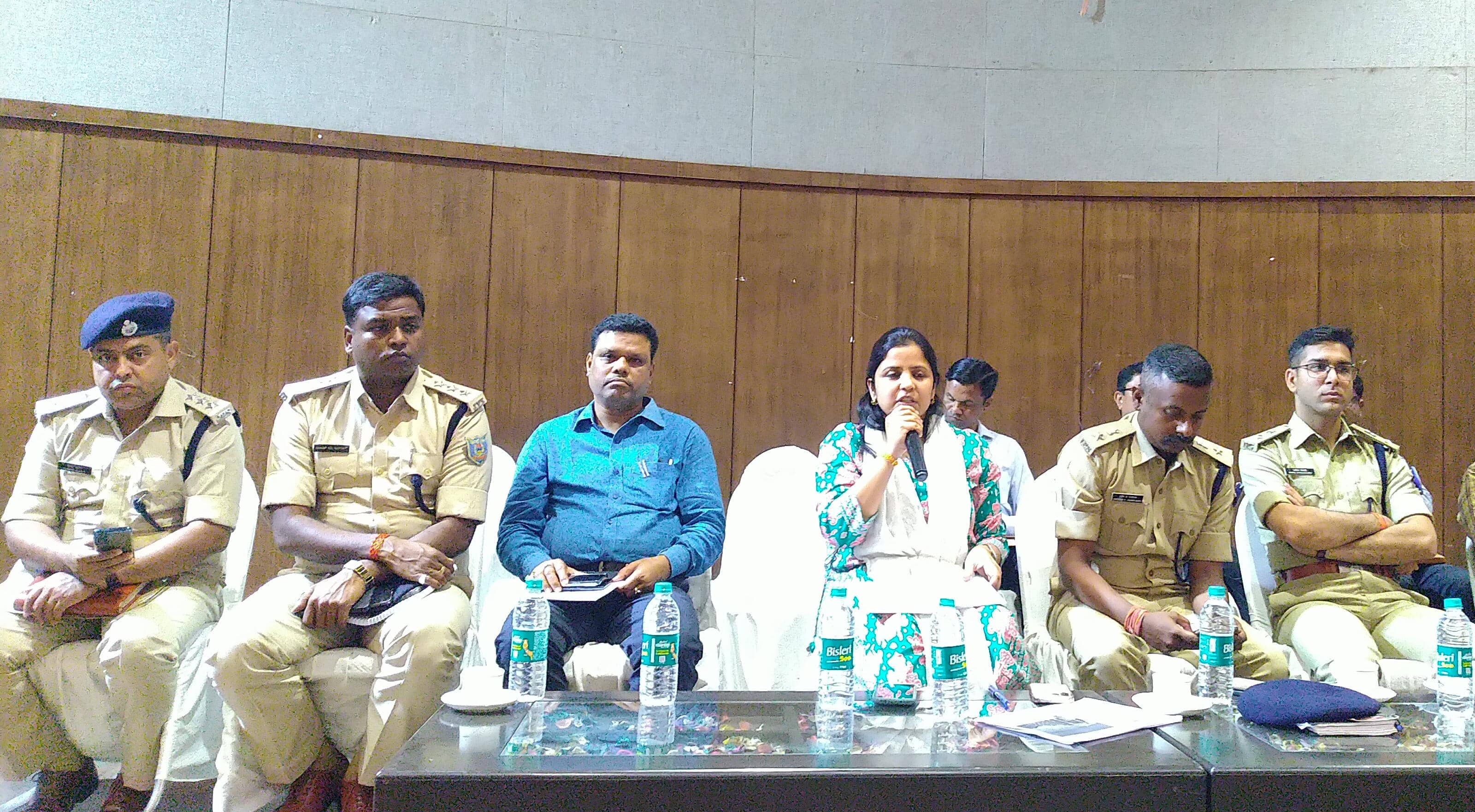 DHANBAD : आदर्श आचार संहिता को कड़ाई से लागू कराने के लिए जिला व पुलिस प्रशासन हुआ सक्रिय, दस लाख से अधिक बरामद होने पर आयकर विभाग को करे सूचित