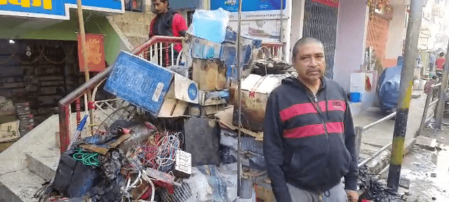 शॉर्ट सर्किट से दुकान में लगी आग, लाखों का नुकसान
