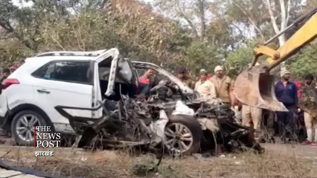 ट्रक और कार के बीच भीषण टक्कर, घटना में तीन की मौत, एक की हालत नाजुक