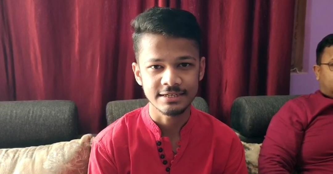 लोहरदगा के इस युवा ने कलम से किया कमाल,जर्मनी में सर्वश्रेष्ठ लेखक पुरस्कार किया अपने नाम, झारखंड के साथ देश का सिर गर्व से हुआ ऊंचा